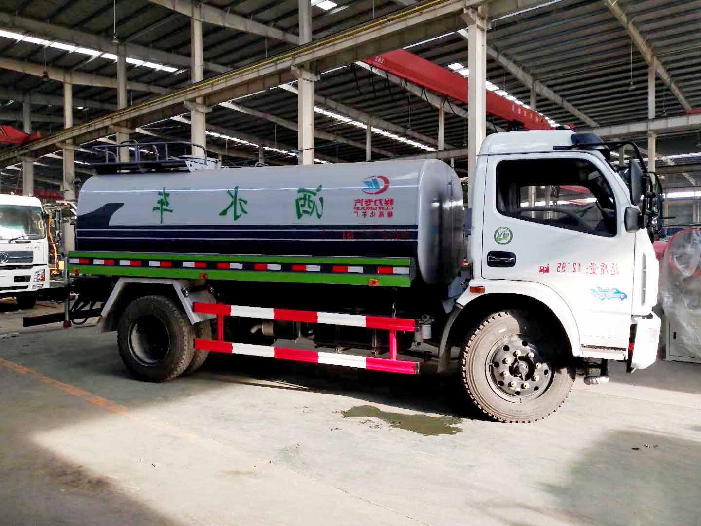 东风大多利卡8方洒水车