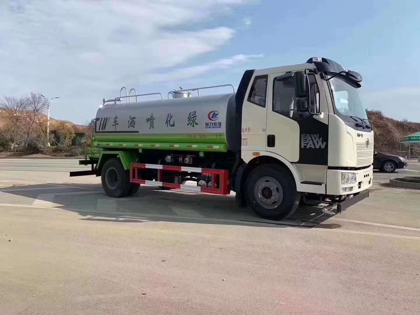 解放13方洒水车